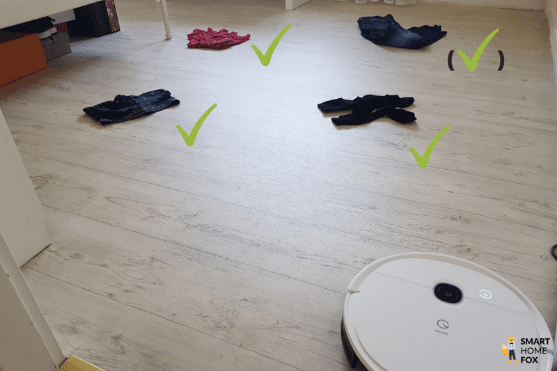 The Yeedi Vac 2 Pro navigates around obstacles.